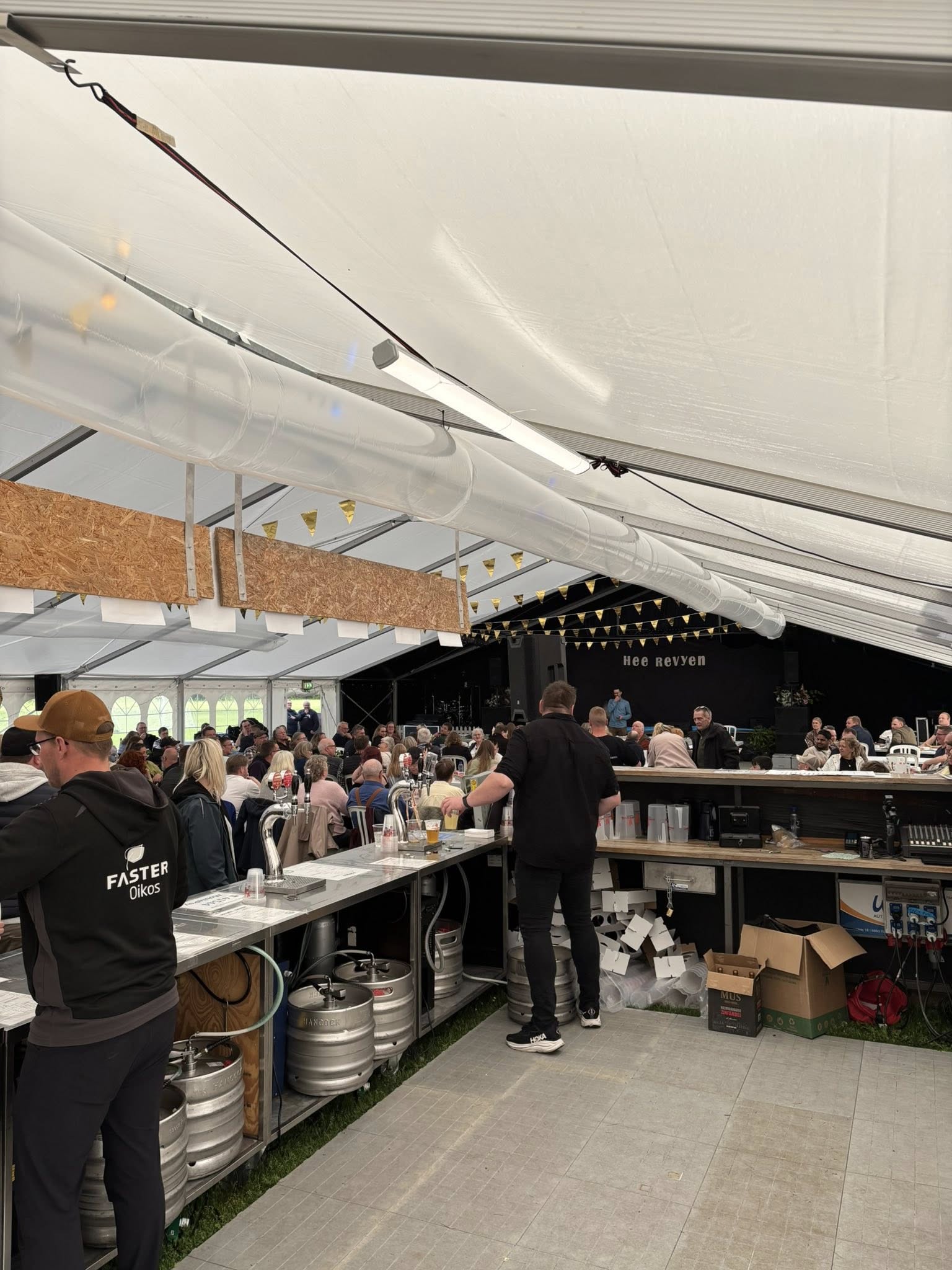 Så er lørdagens fest i gang!